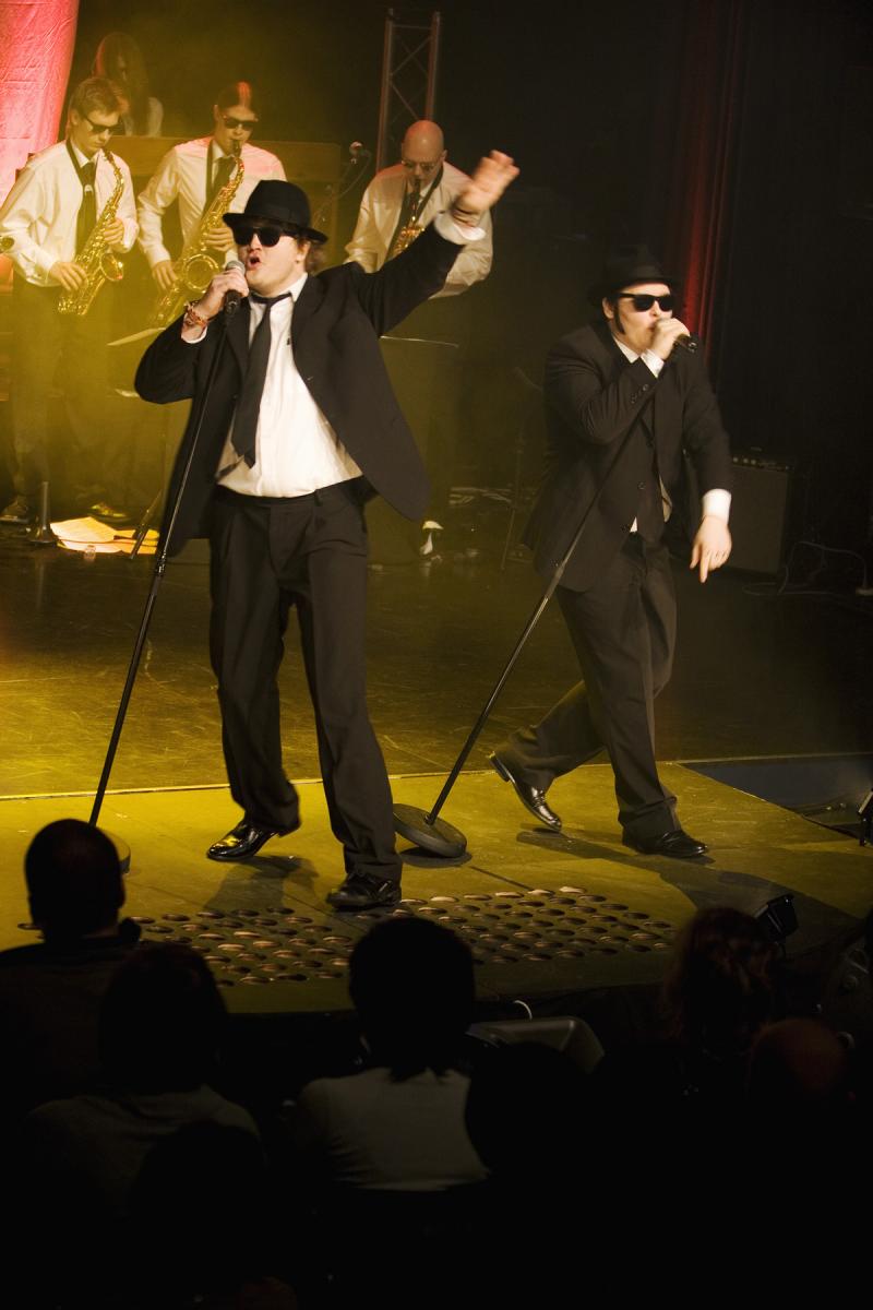 jake ja elwood vauhdissa